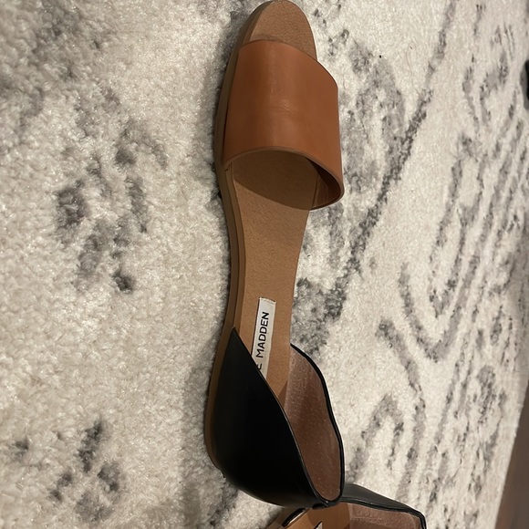Steve Madden 2 Toned Sandals - Picture 4 of 9